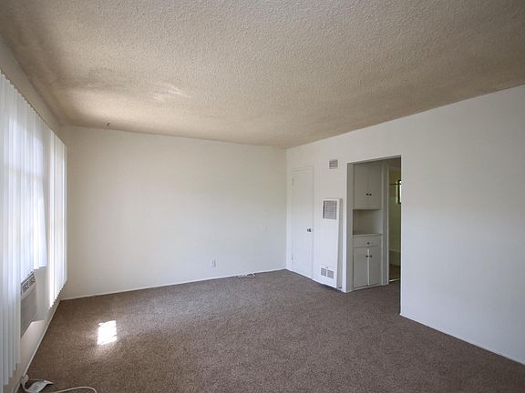 4th image of 703 E Villa St APT 9