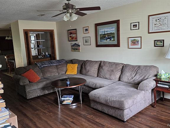 3rd image of 220 Edith Way