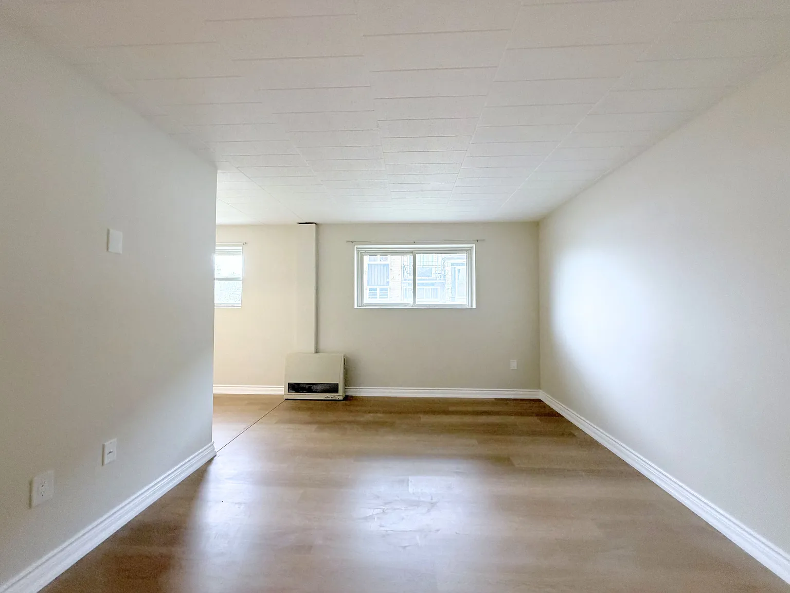 Unit 5 - 19 Empire — Photo 2