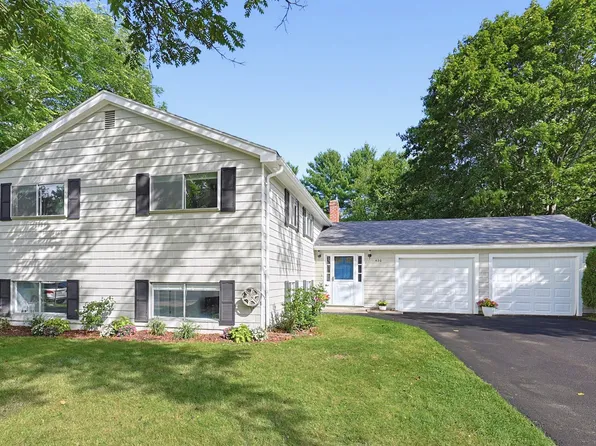 426 Chamberlain St, Holliston, MA 01746