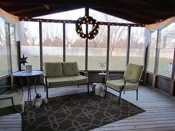 Screened in Porch and Back Yard