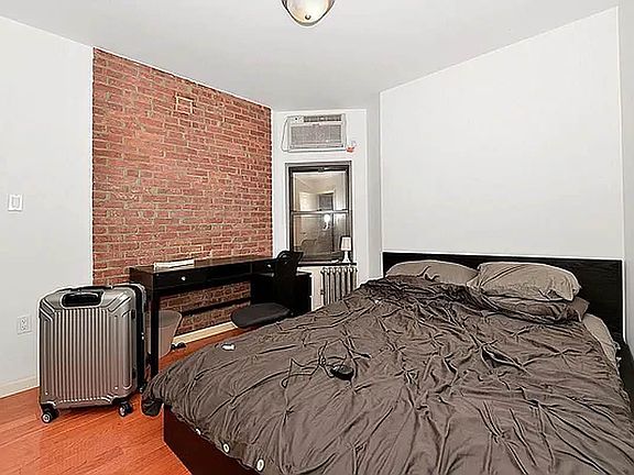 3rd image of 154 Allen St #3