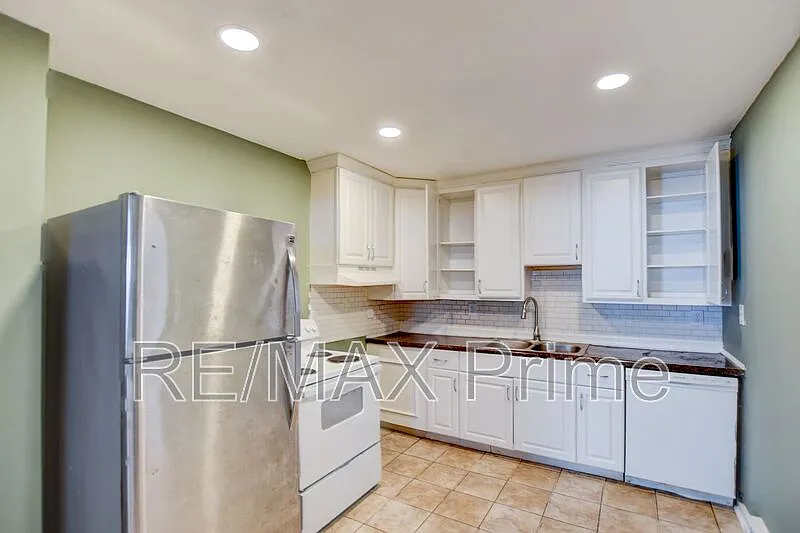 5 bed, 2.0 bath, $1,995 — Photo 4
