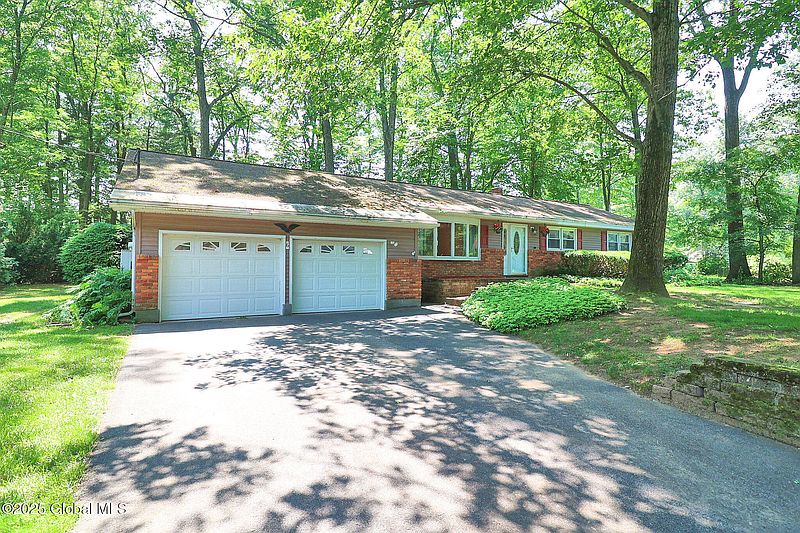 2nd image of 6 Hemlock Drive