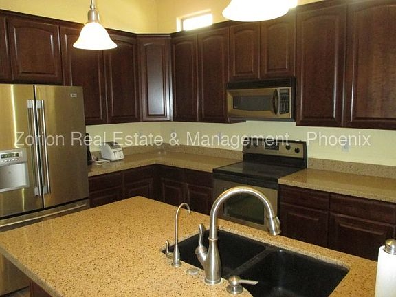 5th image of 2543 E Chester Dr