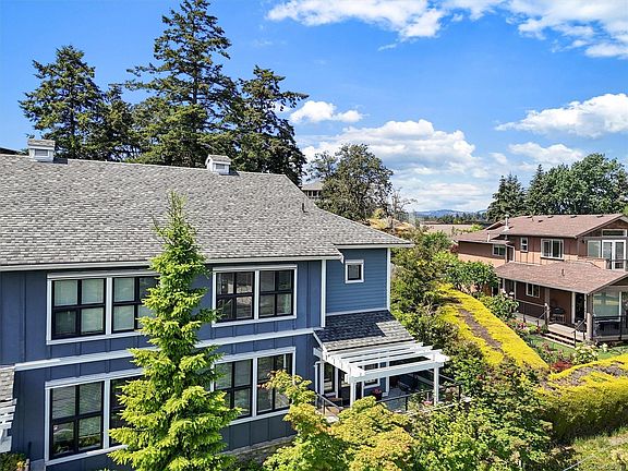 3rd image of 3916 Carey Rd #101