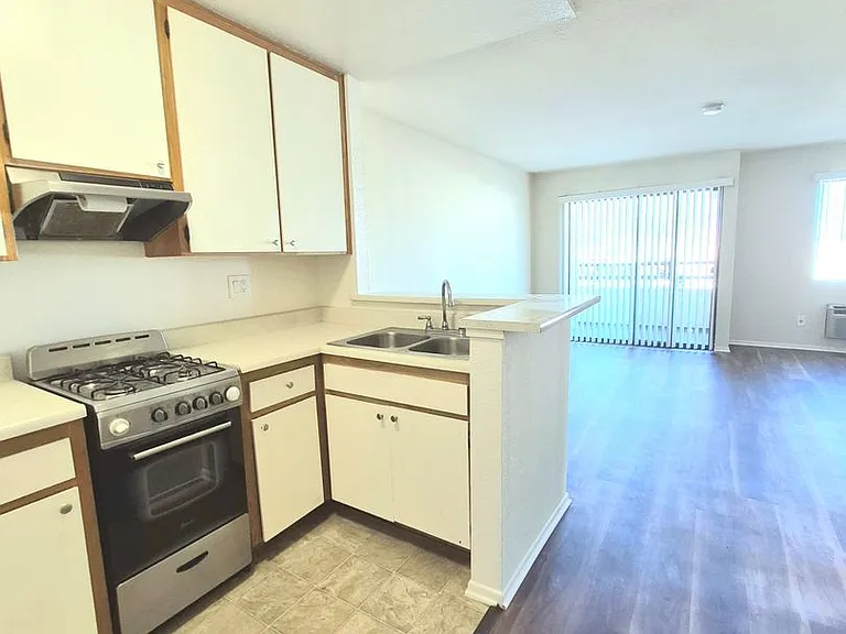 Lassen Apartments — Photo 7