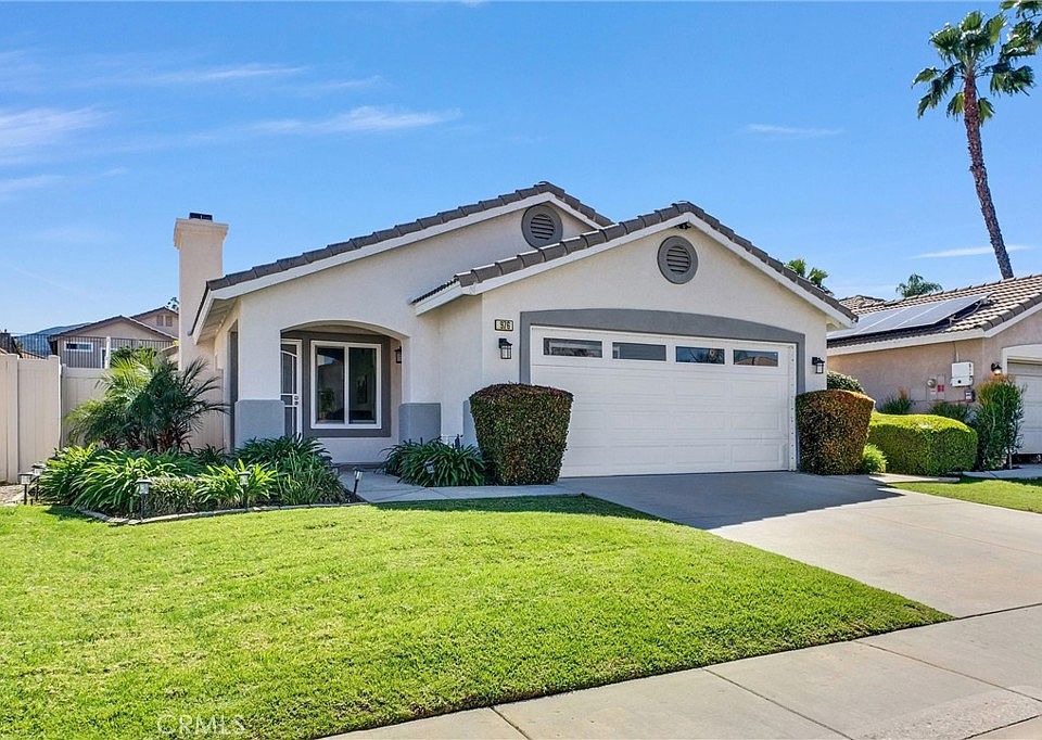 1st image of 976 Miraflores Dr