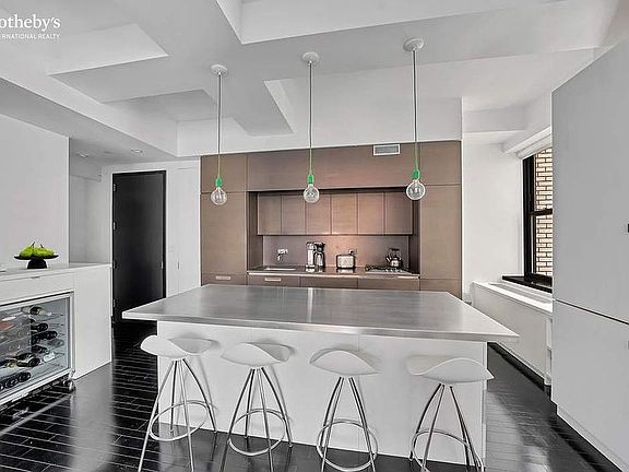 4th image of 20 Pine St APT 2009