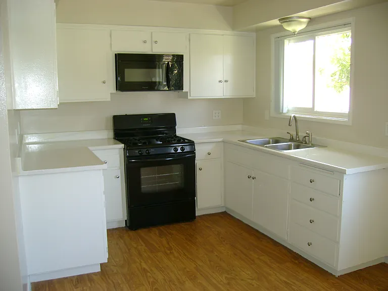 Pacifica Apartments — Photo 18