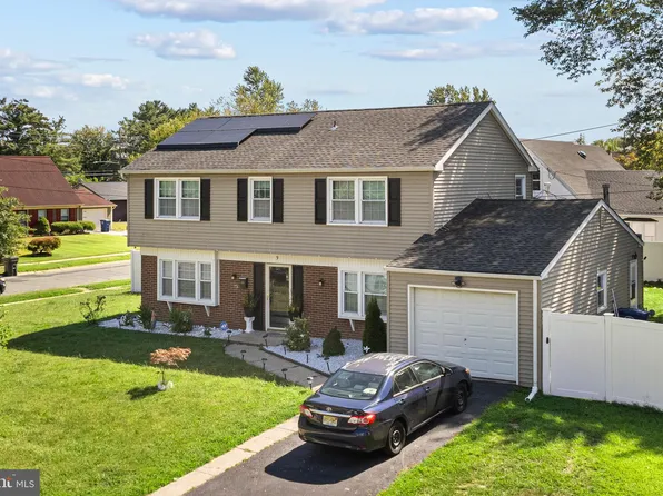 9 Millbrook Dr, Willingboro, NJ 08046