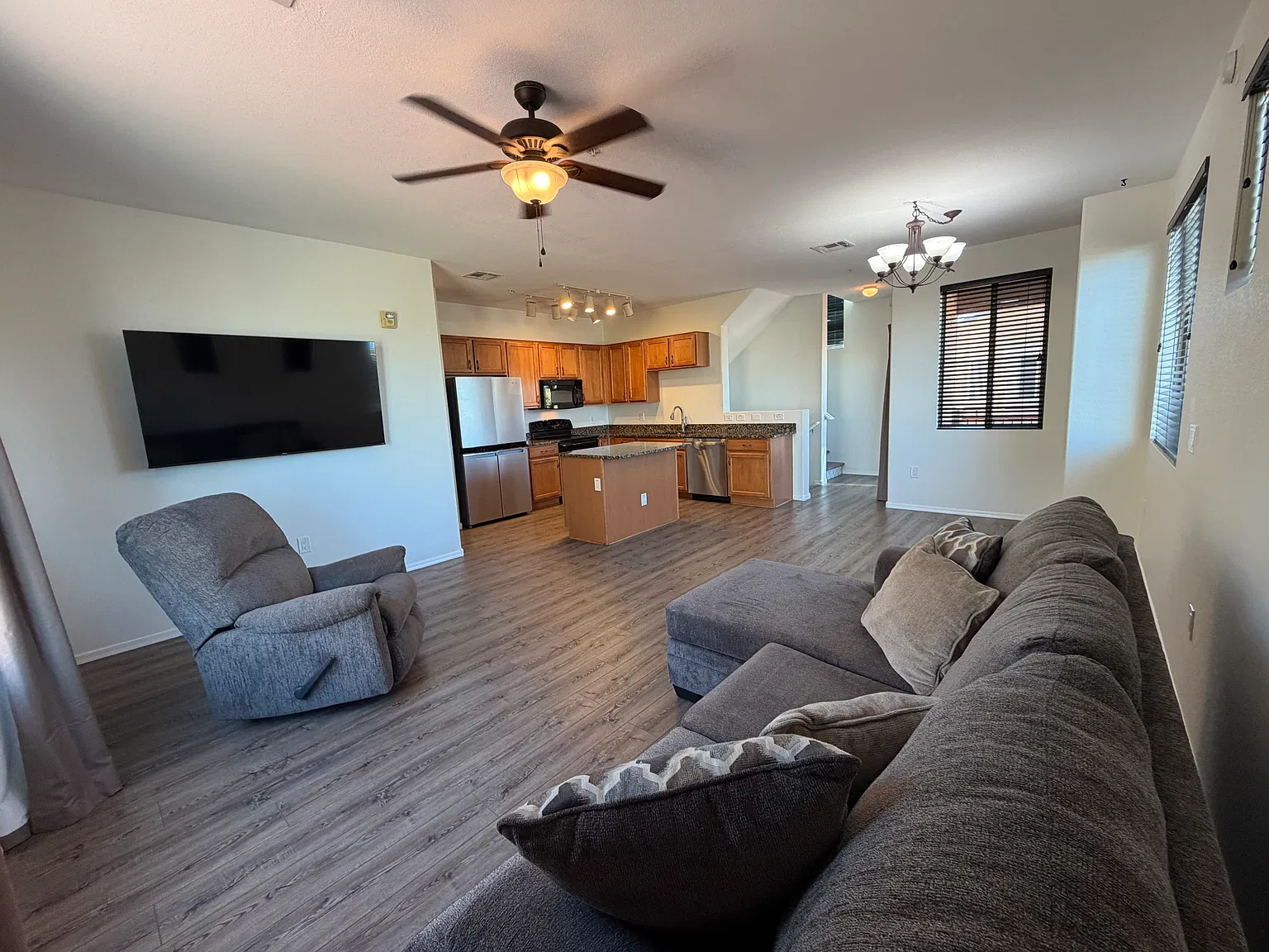 2 bed, 2.5 bath, 1100 sqft, $1,850 — Photo 3