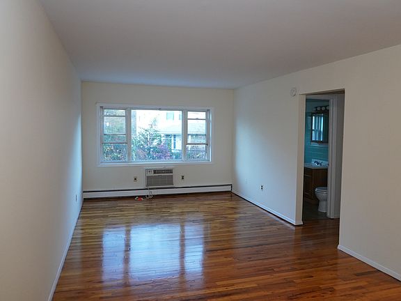 3rd image of 35 Oak St APT C8