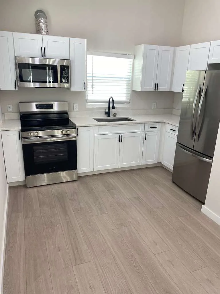 2 bed, 700 sqft, $1,995 — Photo 2