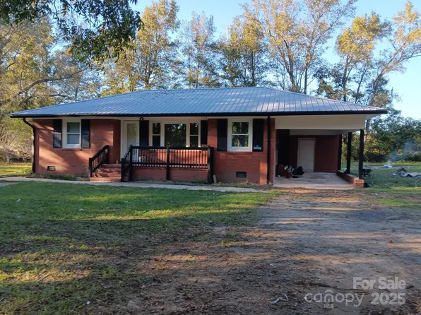 1522 Mary C Rd, Saint Pauls, NC 28384