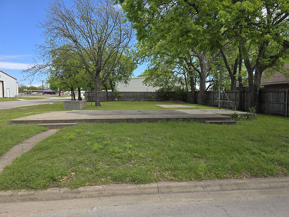 1st image of 811 Hillsboro St