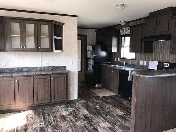 4th image of 5 Ellen Dr