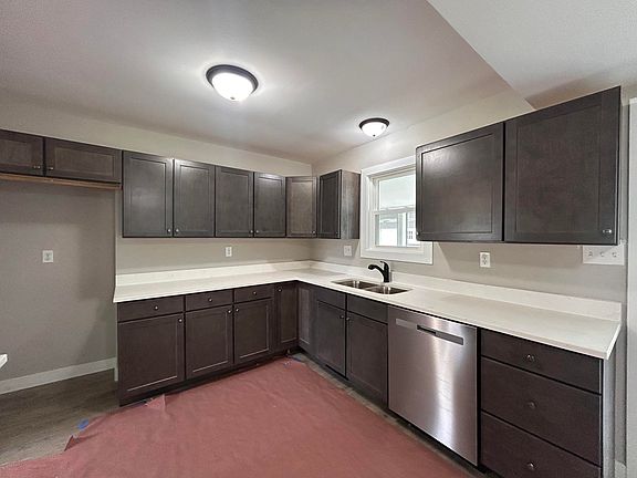 4th image of 1001 W 38th Pl