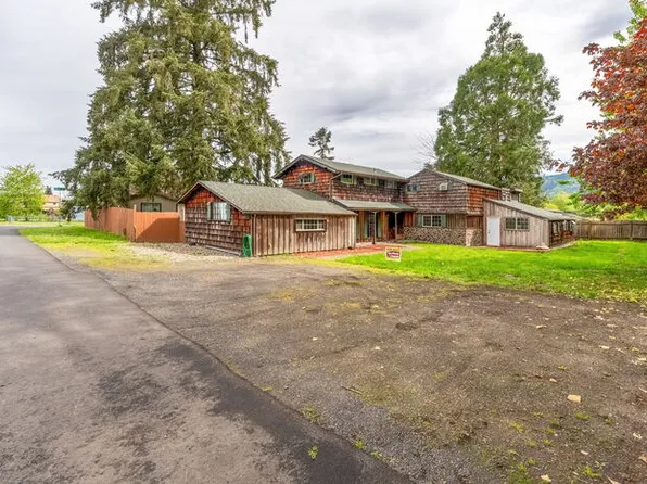 922 1st Ave SW, Castle Rock, WA 98611