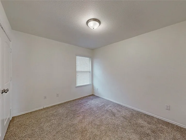 815 Heritage Dr — Photo 11