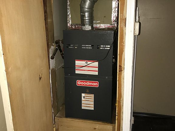 3rd image of 1449 SW 13th St