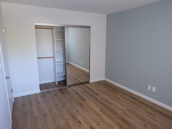 4th image of 1135 S Doheny Dr #5