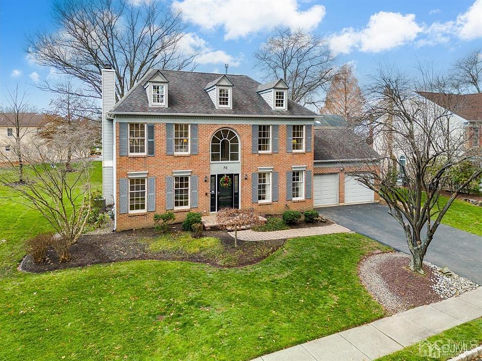 1st image of 70 Eleanor Dr