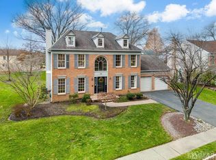 70 Eleanor Dr, Kendall Park, NJ 08824