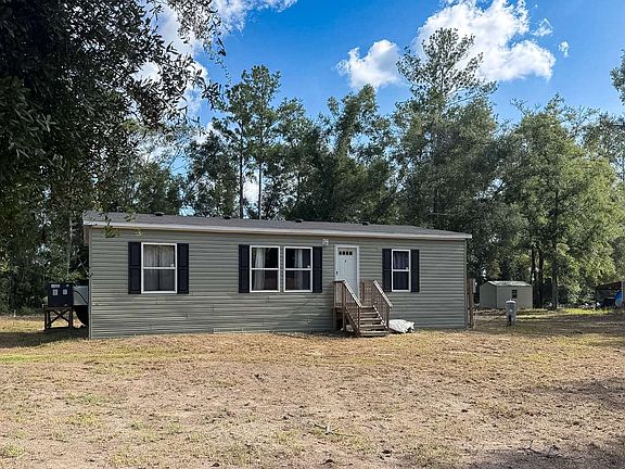 5th image of 262 NE Laurie Ln