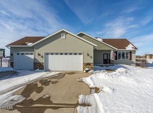 4124 Sun Cir, Grand Forks, ND 58201