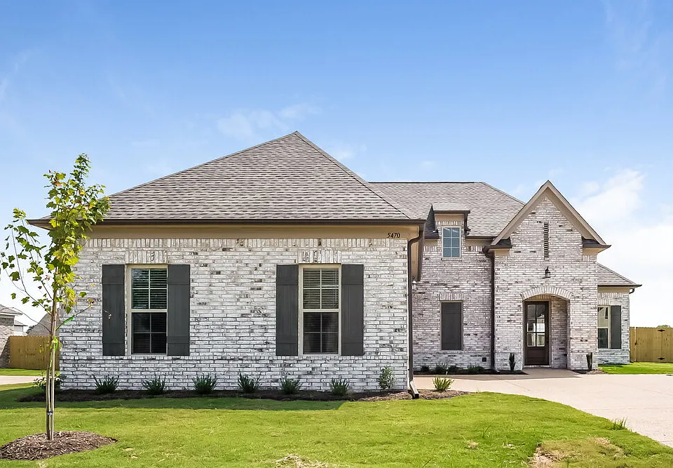 5470 Riverstone Dr