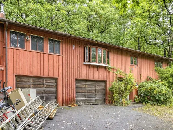 28 Beechwood Road, Hudson, NH 03051