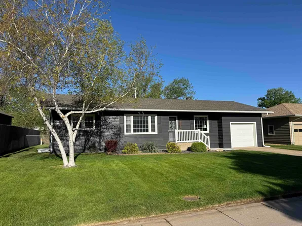 1109 Tilden St, Holdrege, NE 68949