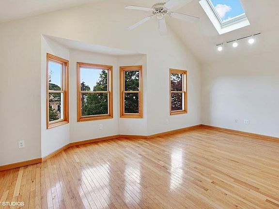 4th image of 233 Duncan Ave