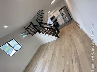 28 Davis Ct, Staten Island, NY 10310