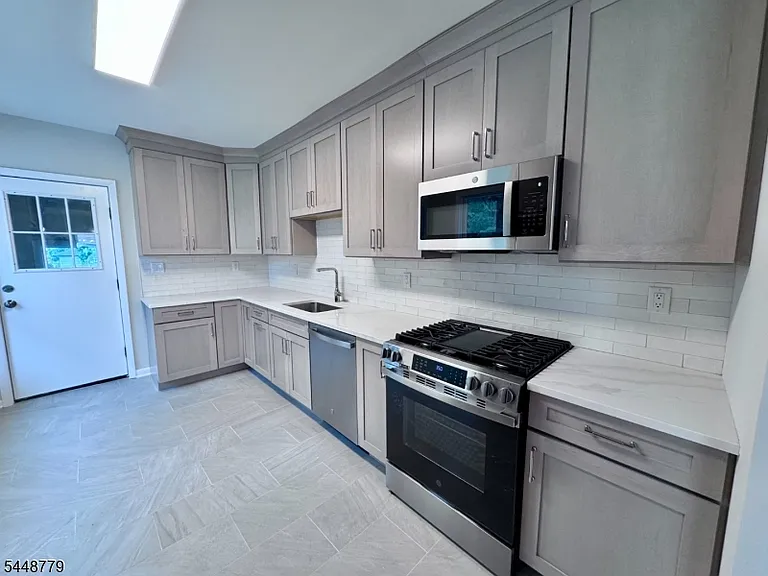 441 W Broad St — Photo 11