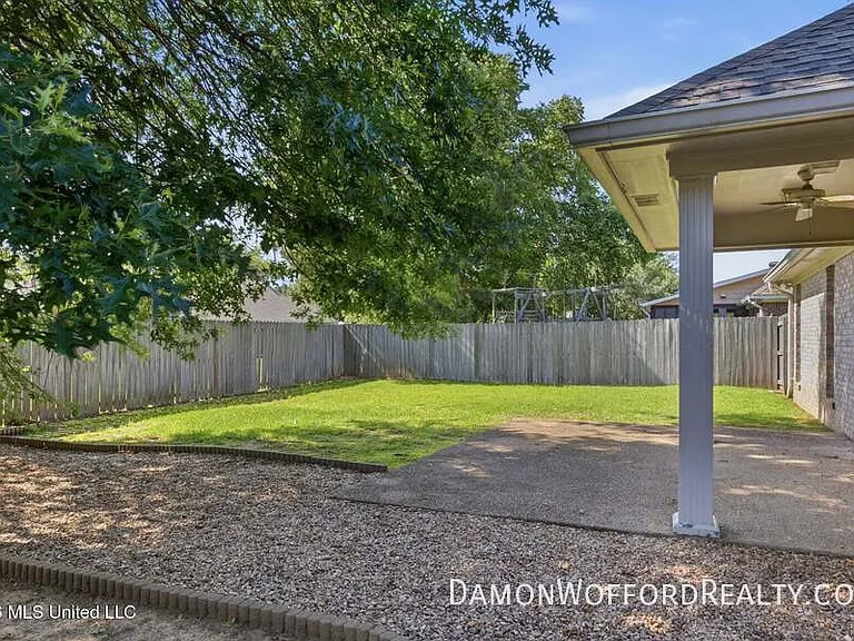 139 Hunters Row — Photo 19