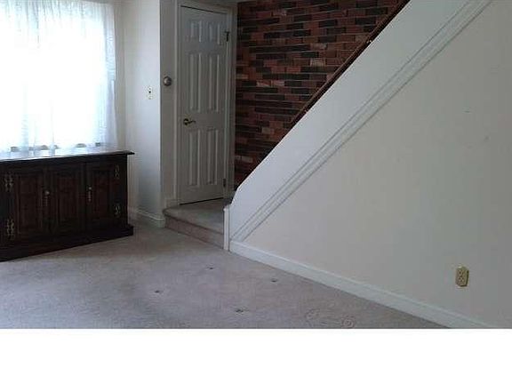 4th image of 469 Westmont Dr
