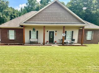 200 Jennifer Ln, Deatsville, AL 36022