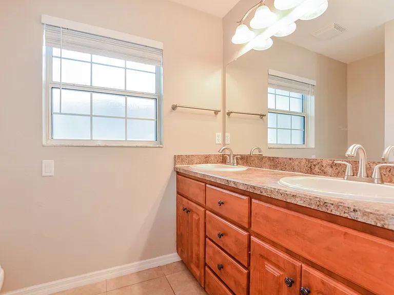 11546 Lake Dr — Photo 15