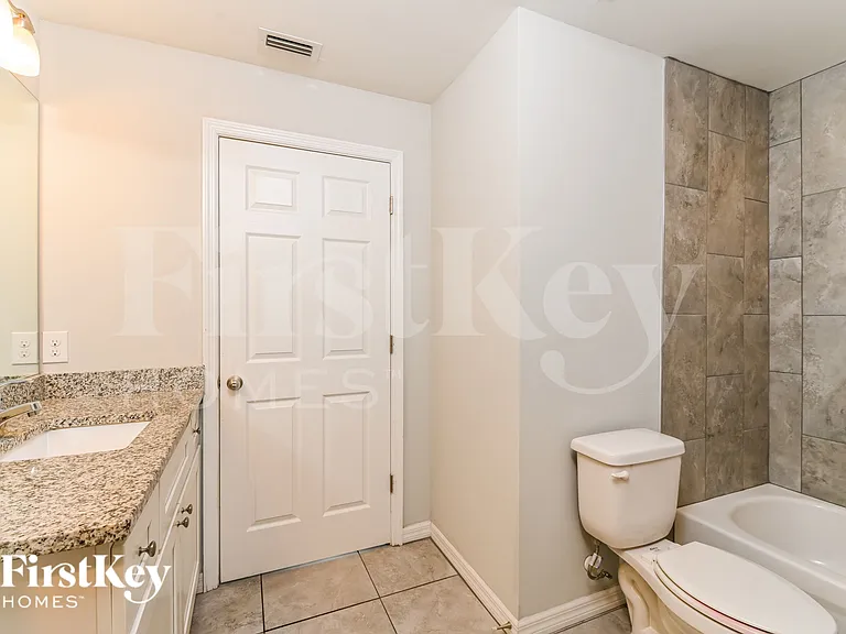912 SW Trafalgar Pkwy — Photo 14