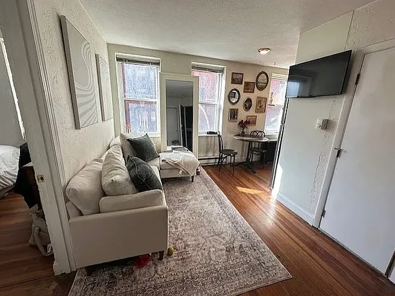 35 Charter St #4 — Photo 4