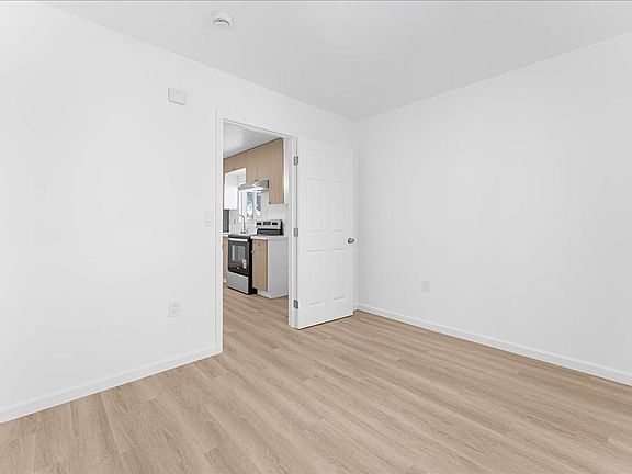 5th image of 13406 S Vermont Ave #852