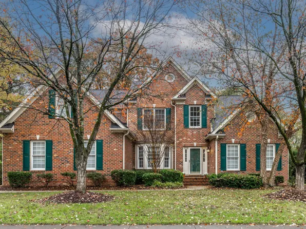 9221 Club Hill Dr, Raleigh, NC 27617