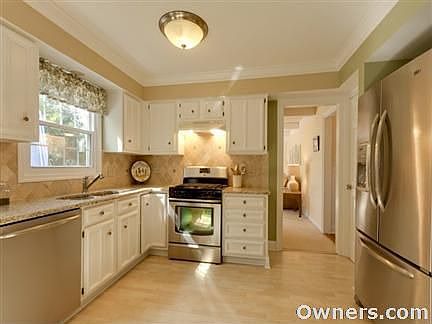 Kitchen counters and appliances