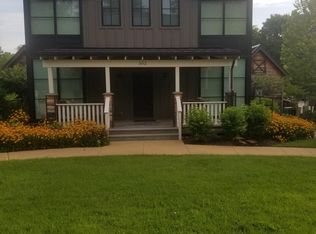 302 NE Black Apple Ln, Bentonville, AR 72712