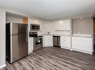 2206 E 38th Ct, Des Moines, IA 50317