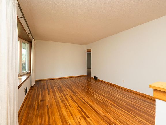 5th image of 671 58th Ave NE