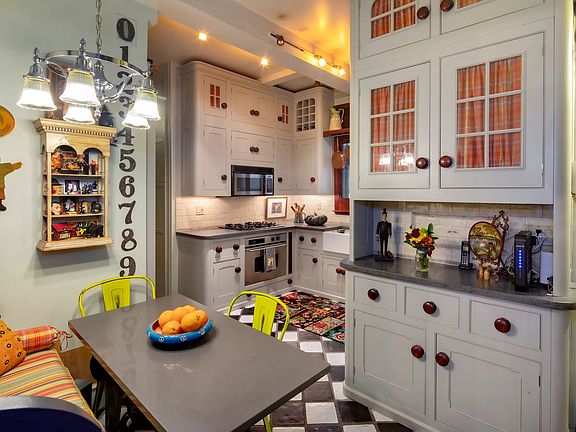 4th image of 1050 Park Ave Suite 5D