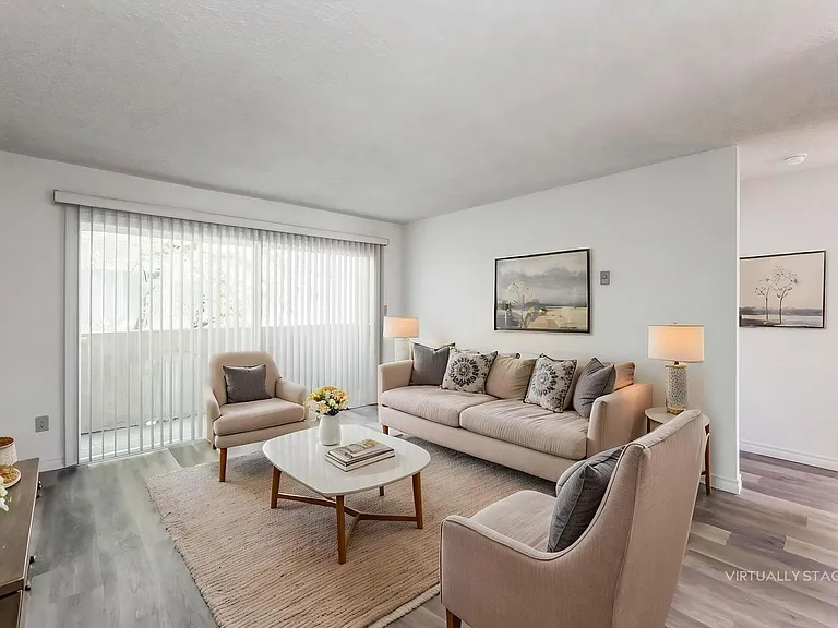 Large 2 bedroom Apartment in Clairemont — Photo 16
